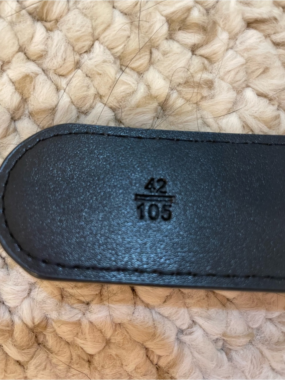 Gucci Black Leather Belt with Gold Double G Logo - Picture 5 of 6